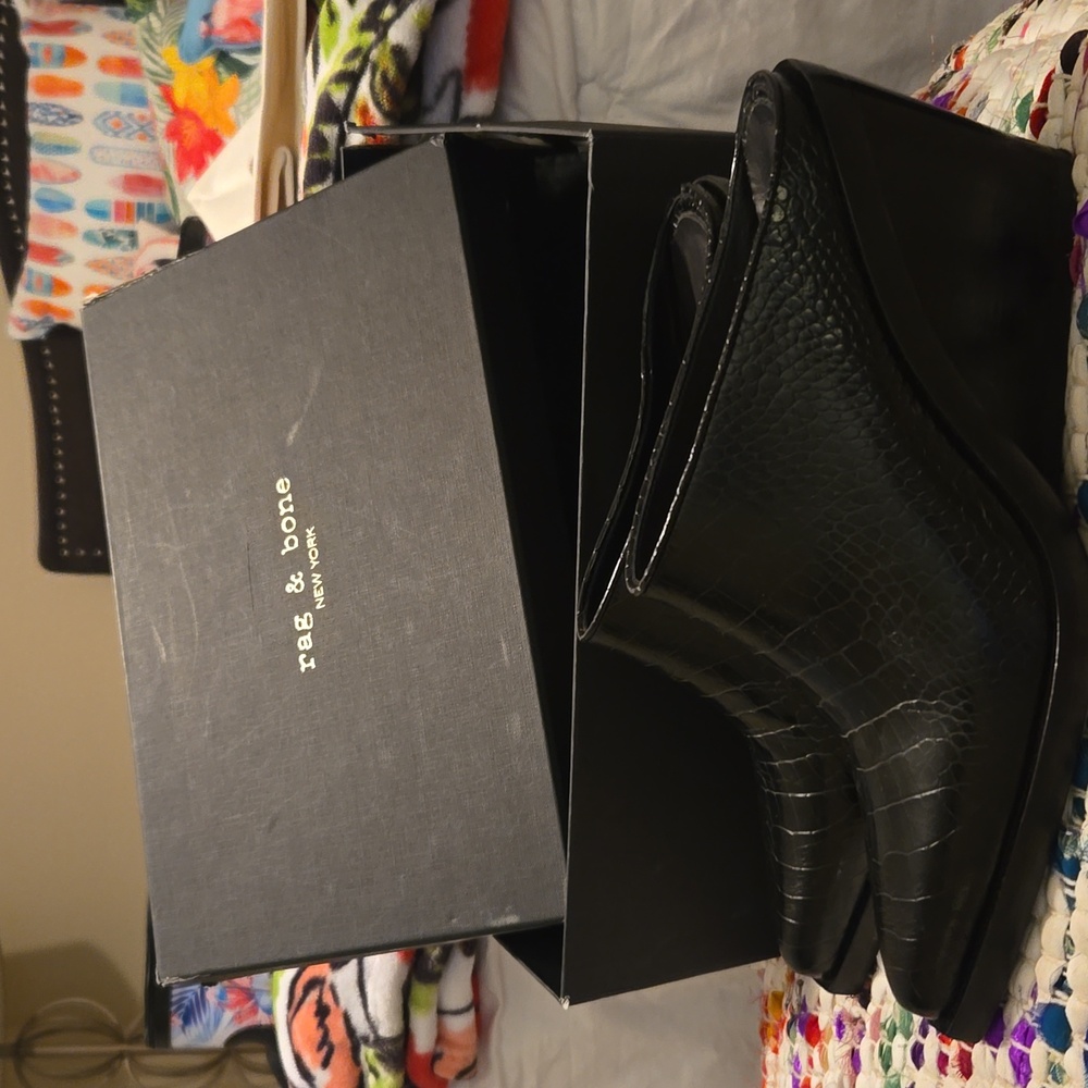 Rag & Bone black leather size 7 mules